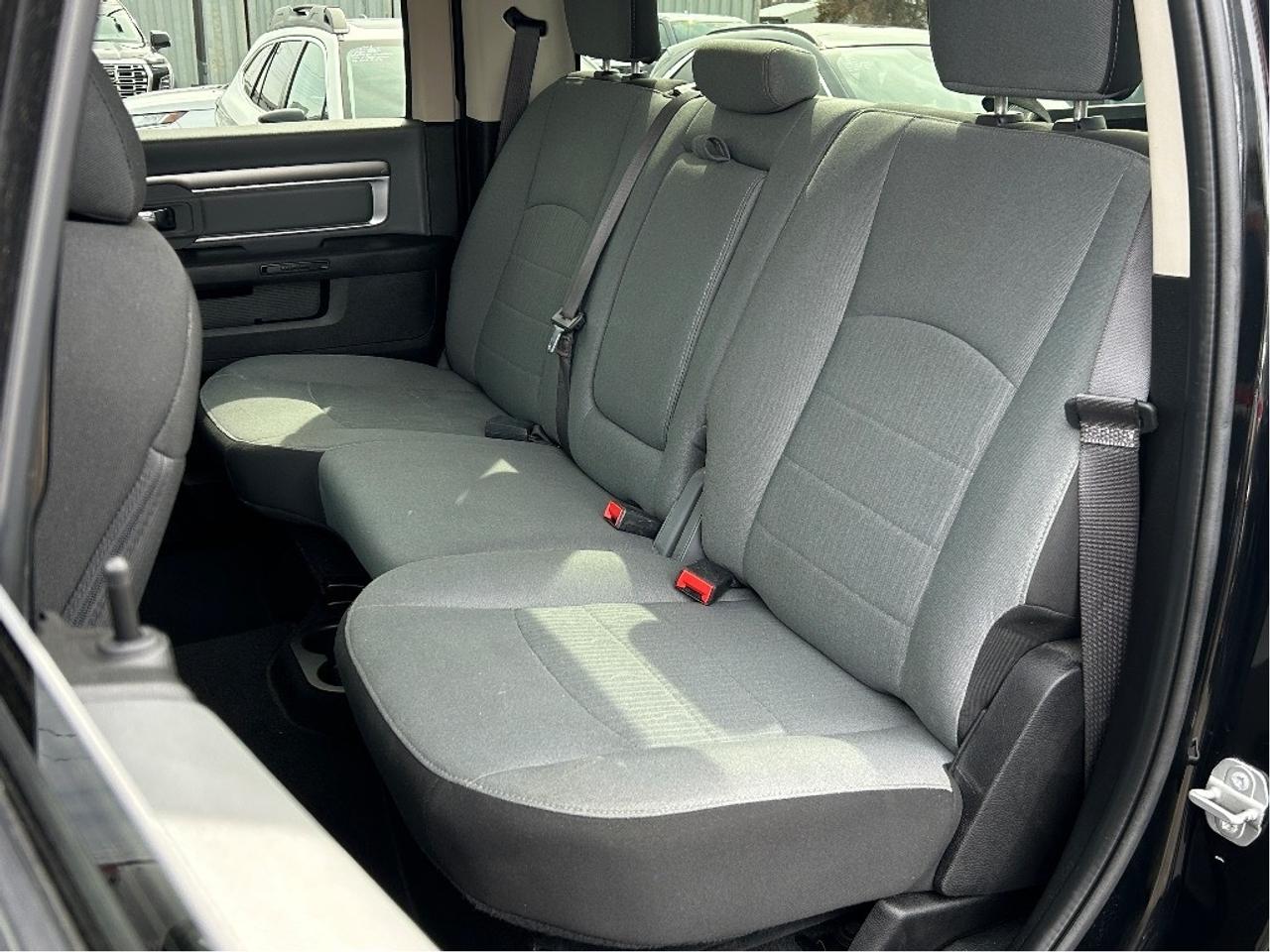 2022 RAM 1500 Classic SLT 3.6L/4X4  CALL NAPANEE 613-354-2100 Photo