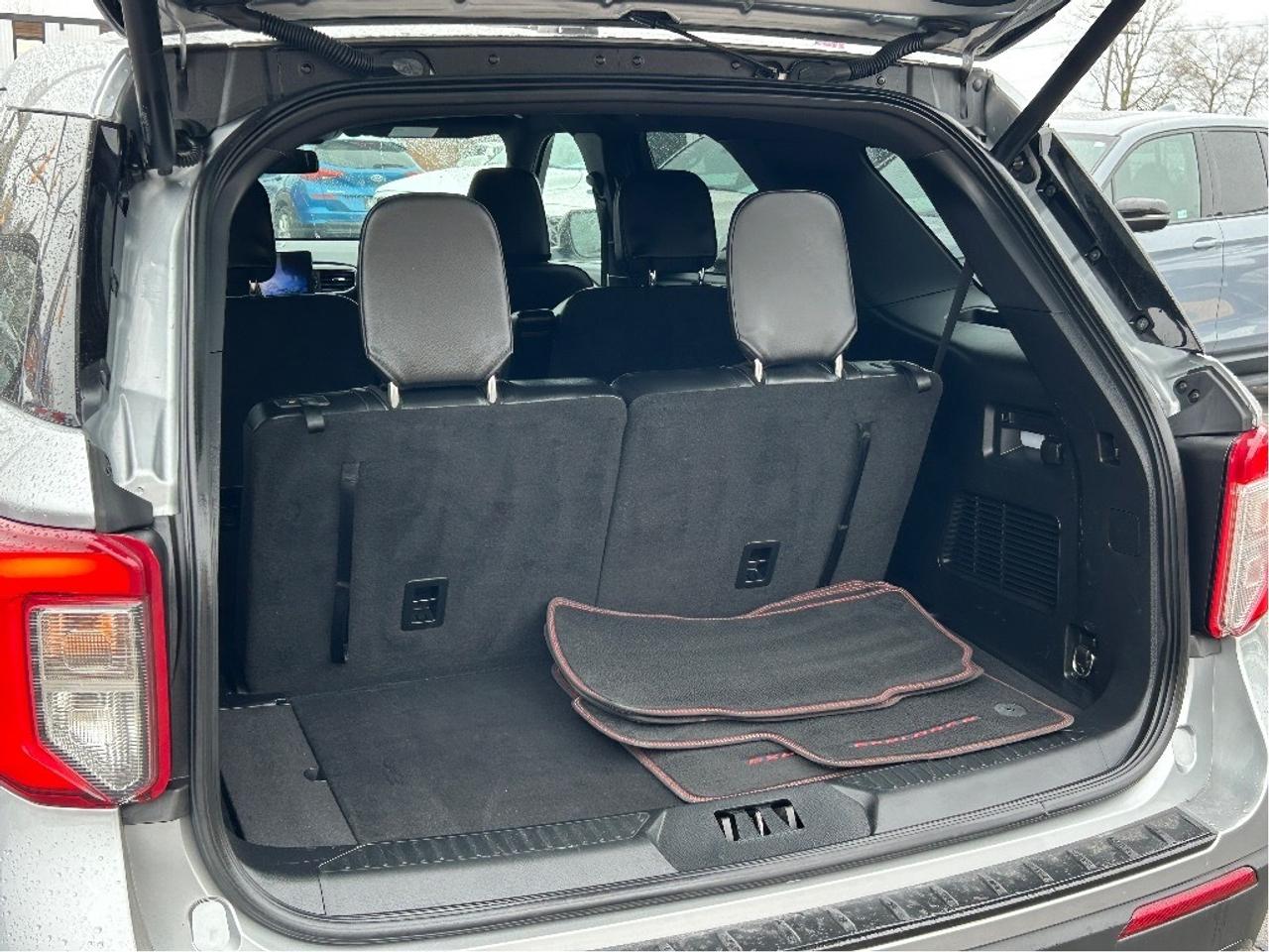 2022 Ford Explorer ST-Line CALL BELLEVILLE ***613-961-8848 Photo