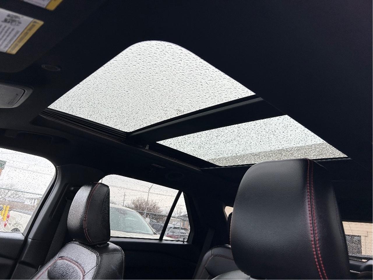 2022 Ford Explorer ST-Line CALL BELLEVILLE ***613-961-8848 Photo