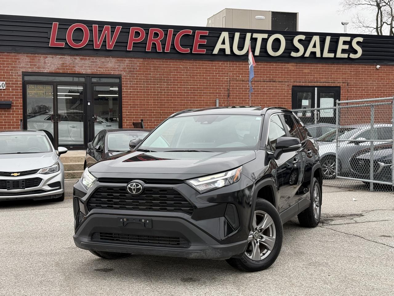 2024 Toyota RAV4 XLE l AWD l Toyota Warranty l 2.5 l 4Cyl l Sunroof Photo0