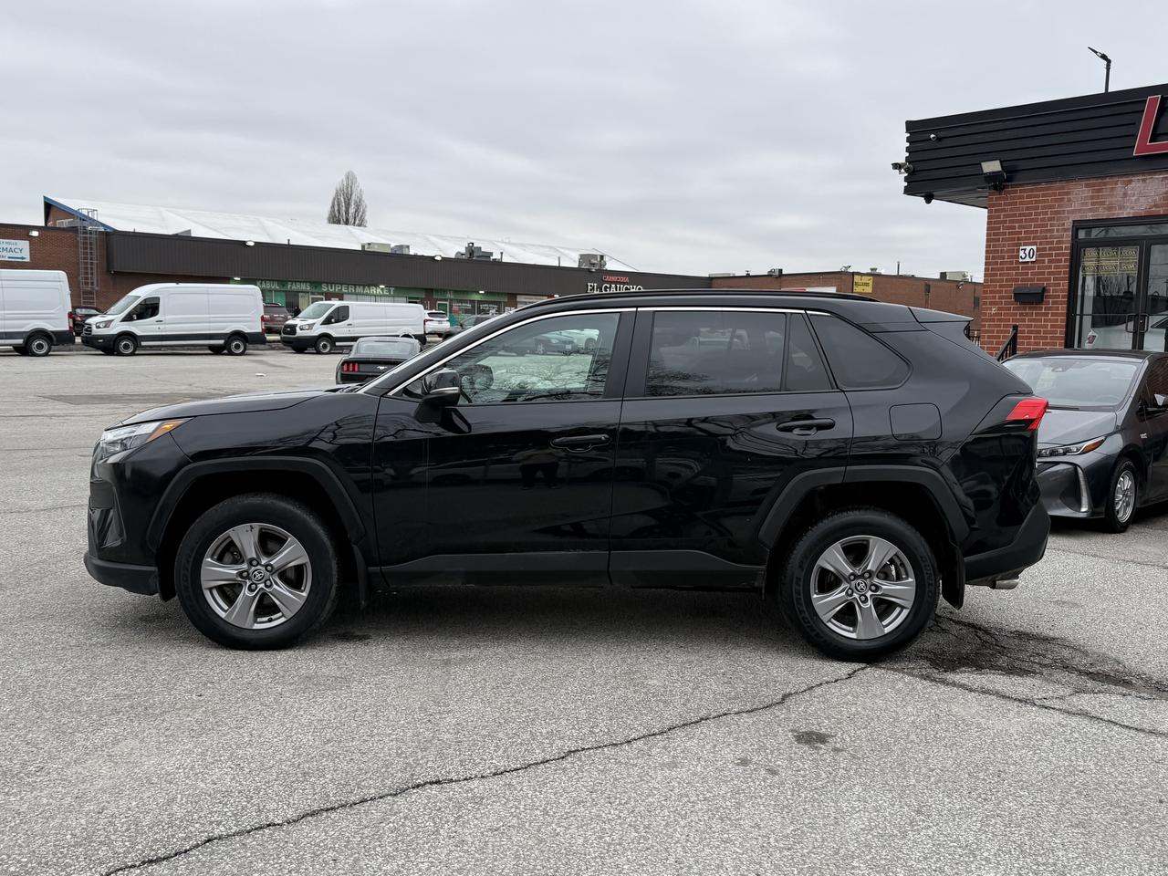 2024 Toyota RAV4 XLE l AWD l Toyota Warranty l 2.5 l 4Cyl l Sunroof Photo2