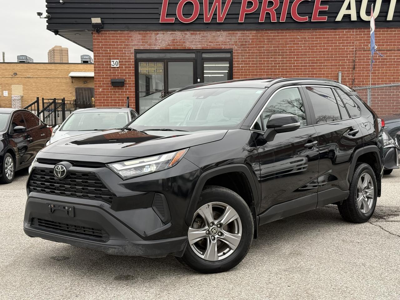 2024 Toyota RAV4 XLE l AWD l Toyota Warranty l 2.5 l 4Cyl l Sunroof Photo