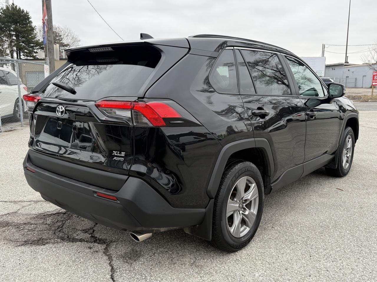 2024 Toyota RAV4 XLE l AWD l Toyota Warranty l 2.5 l 4Cyl l Sunroof Photo