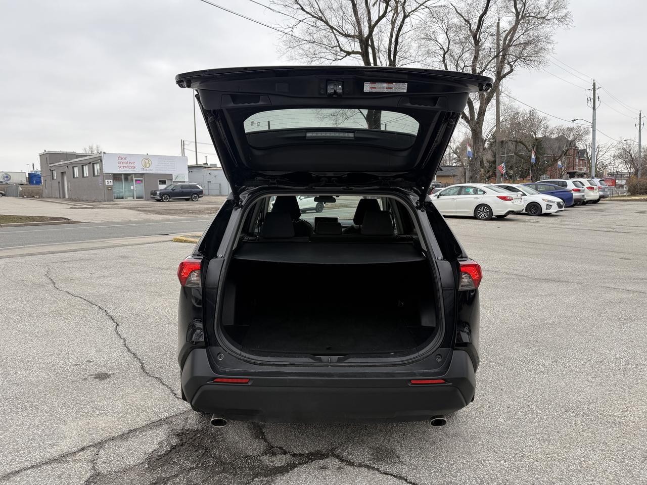 2024 Toyota RAV4 XLE l AWD l Toyota Warranty l 2.5 l 4Cyl l Sunroof Photo