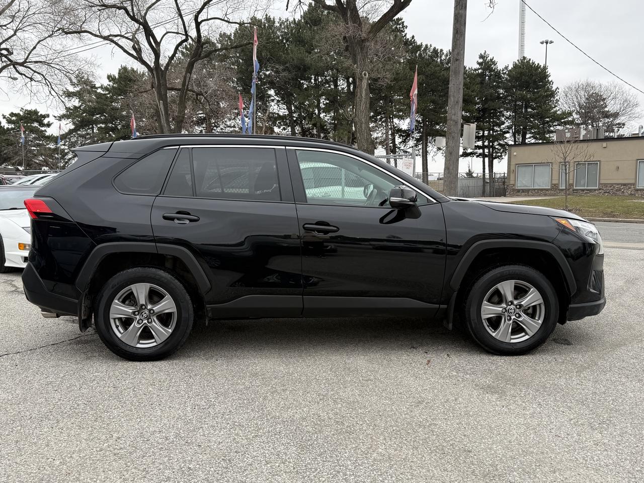 2024 Toyota RAV4 XLE l AWD l Toyota Warranty l 2.5 l 4Cyl l Sunroof Photo