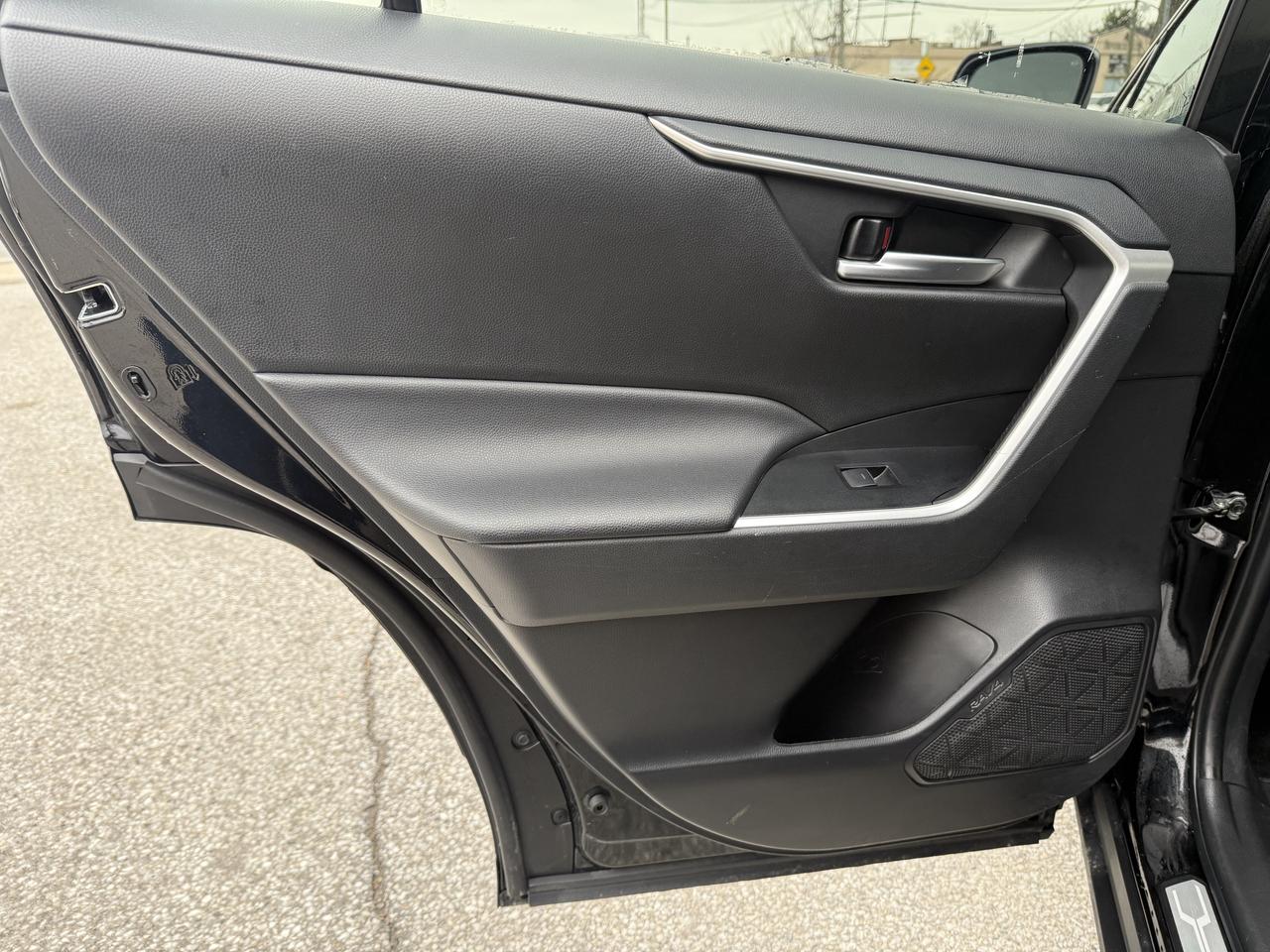 2024 Toyota RAV4 XLE l AWD l Toyota Warranty l 2.5 l 4Cyl l Sunroof Photo