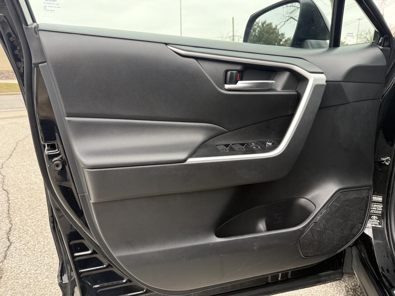 2024 Toyota RAV4 XLE l AWD l Toyota Warranty l 2.5 l 4Cyl l Sunroof Photo