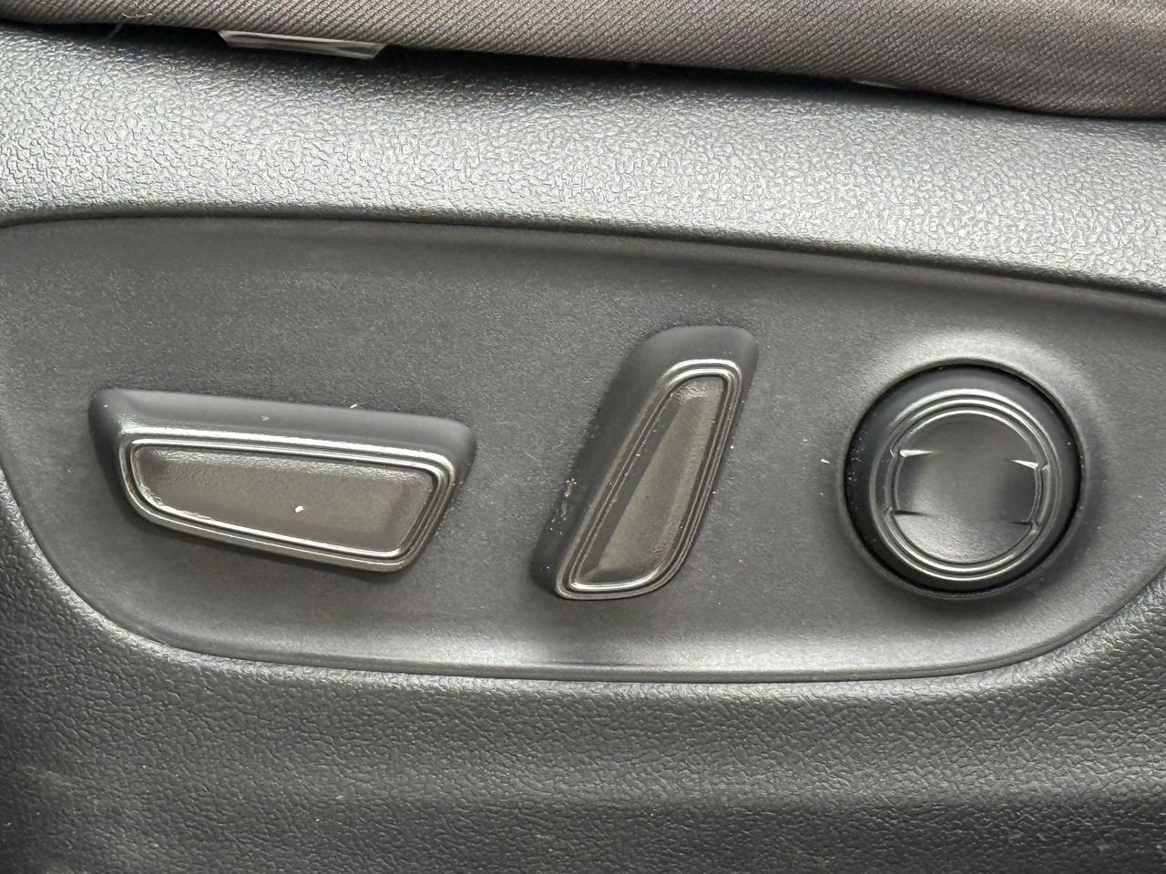 2024 Toyota RAV4 XLE l AWD l Toyota Warranty l 2.5 l 4Cyl l Sunroof Photo