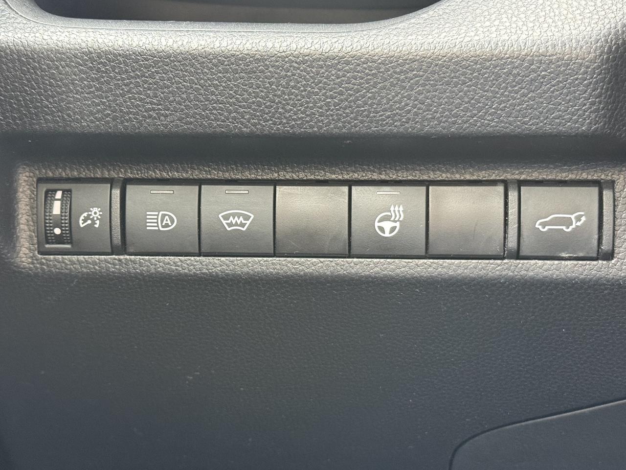 2024 Toyota RAV4 XLE l AWD l Toyota Warranty l 2.5 l 4Cyl l Sunroof Photo