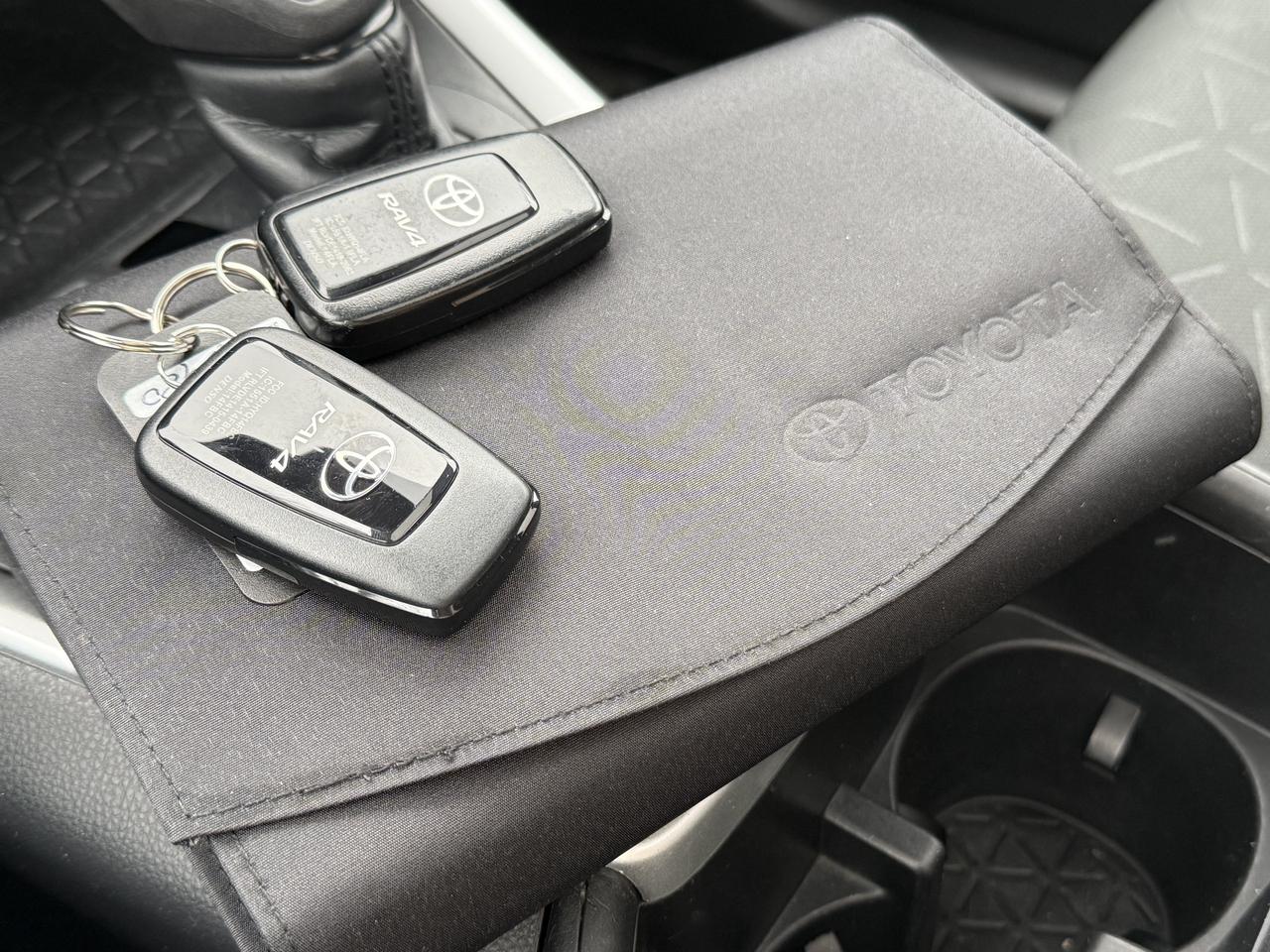 2024 Toyota RAV4 XLE l AWD l Toyota Warranty l 2.5 l 4Cyl l Sunroof Photo