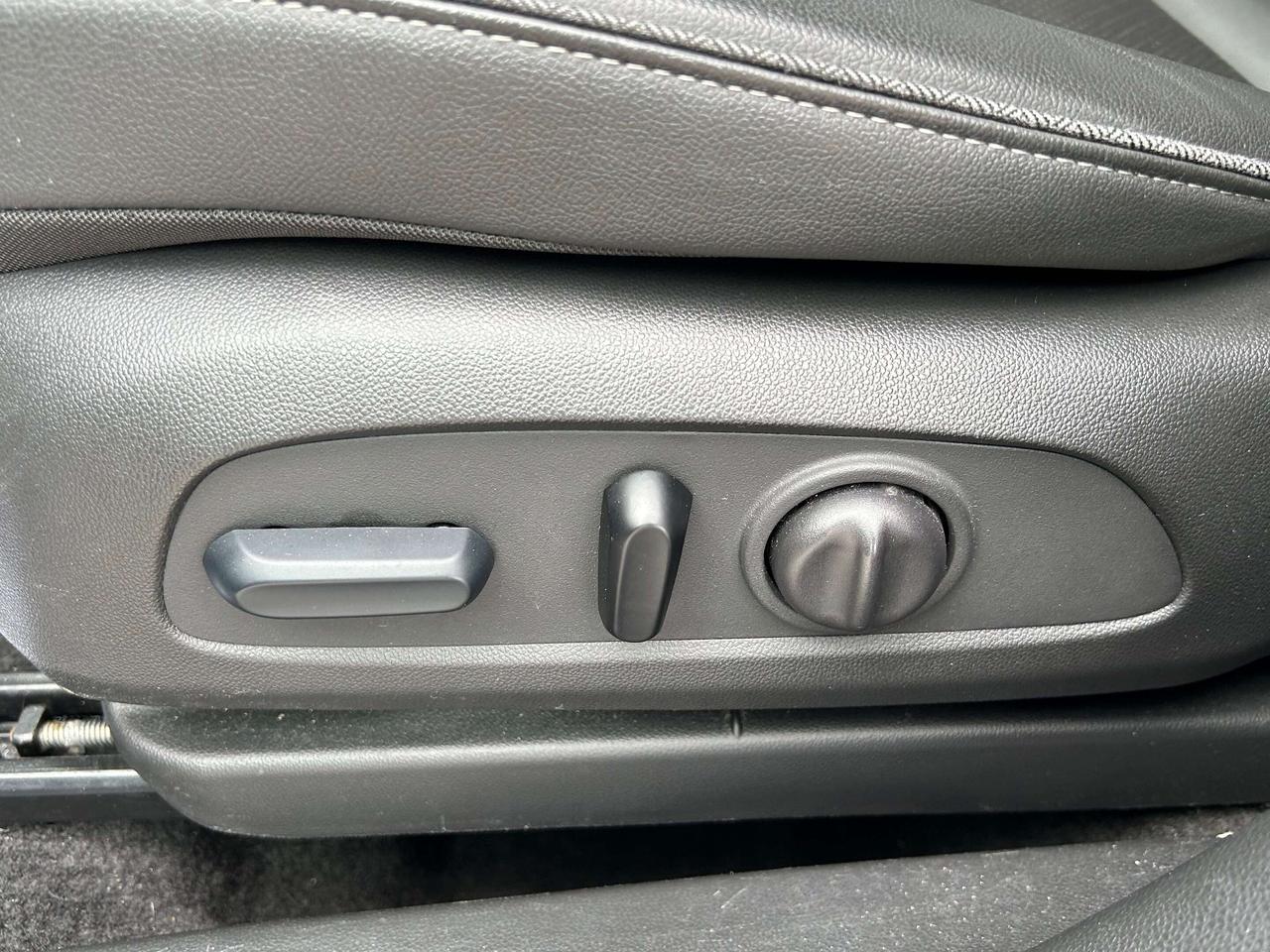 2023 Buick Encore GX ESSENCE/LEATHER/BACK UP CAM/HEATED SEATS Photo