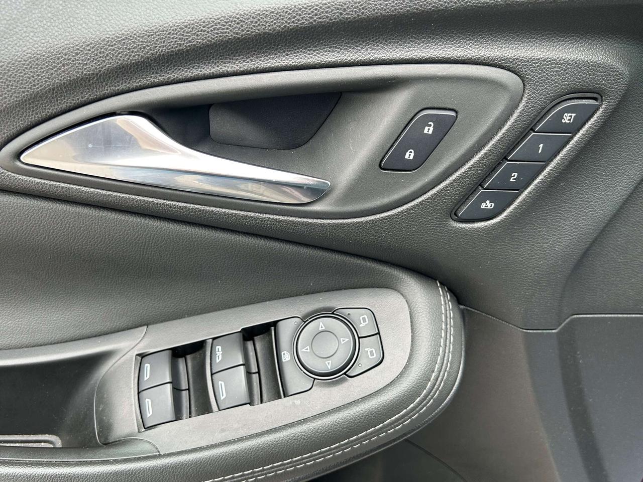 2023 Buick Encore GX ESSENCE/LEATHER/BACK UP CAM/HEATED SEATS Photo