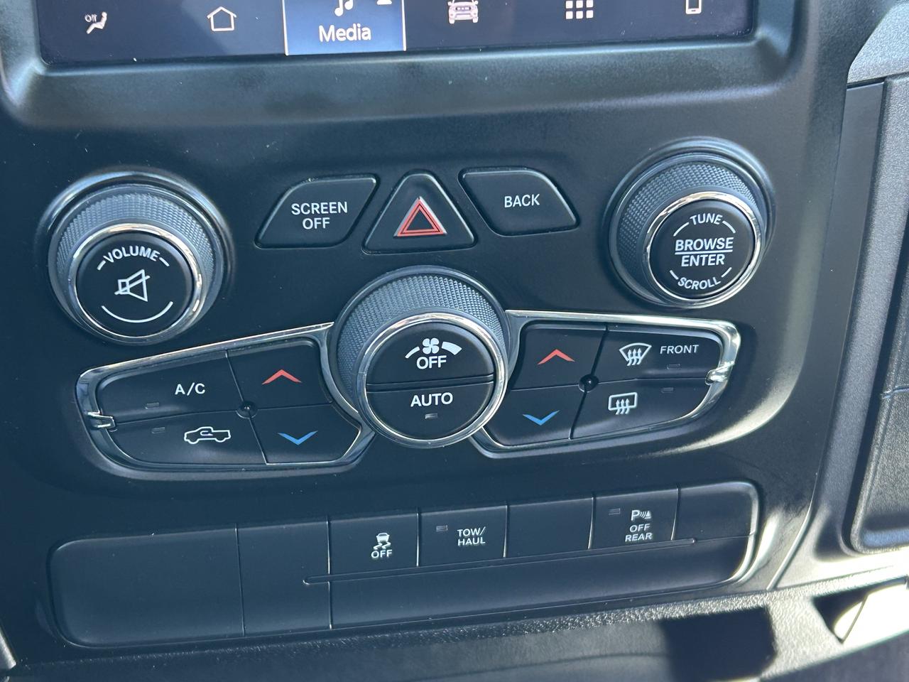 2022 RAM 1500 EXPRESS/BACK UP CAM/4X4 CALL PICTON 613-476-2188 Photo