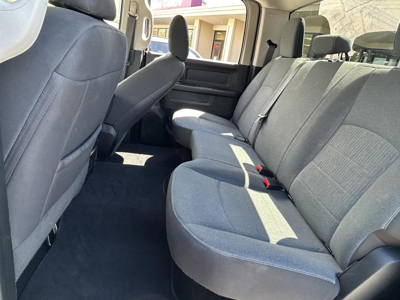 2022 RAM 1500 EXPRESS/BACK UP CAM/4X4 CALL PICTON 613-476-2188 Photo