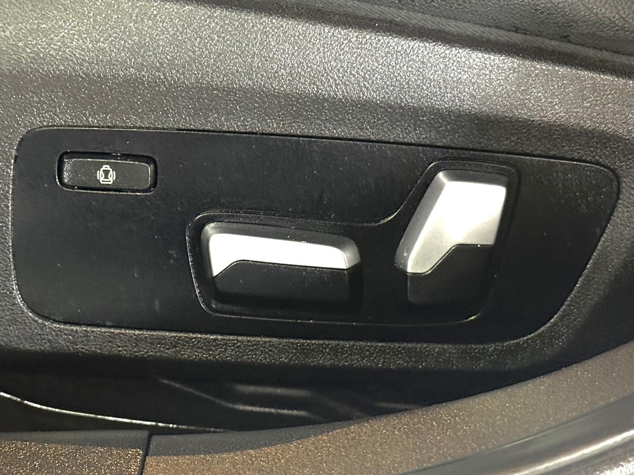 2021 BMW 3 Series 330i l X-Drive l 2.0 l 4Cyl l One Owner l Low Kms Photo