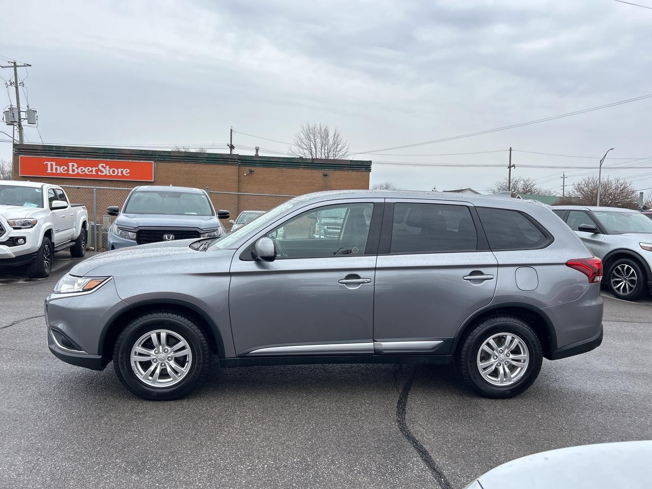2019 Mitsubishi Outlander ES AWD CALL BELLEVILLE 613-961-8848 Photo