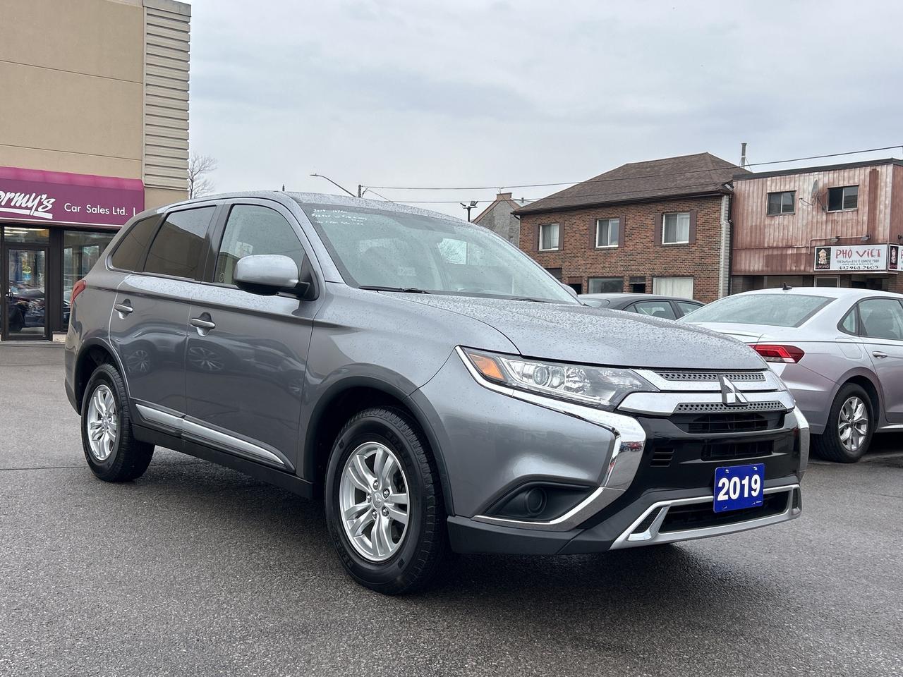 2019 Mitsubishi Outlander ES AWD CALL BELLEVILLE 613-961-8848 Photo
