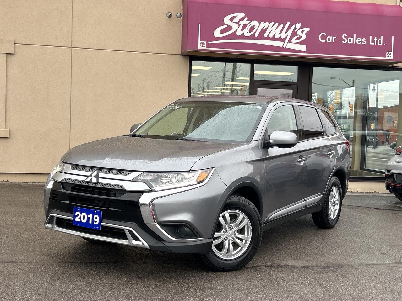 2019 Mitsubishi Outlander ES AWD CALL BELLEVILLE 613-961-8848 Photo