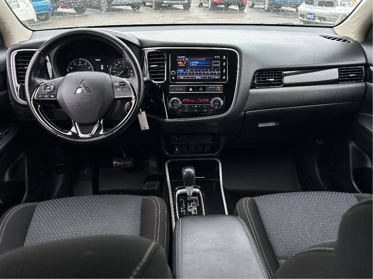 2019 Mitsubishi Outlander ES AWD CALL BELLEVILLE 613-961-8848 Photo