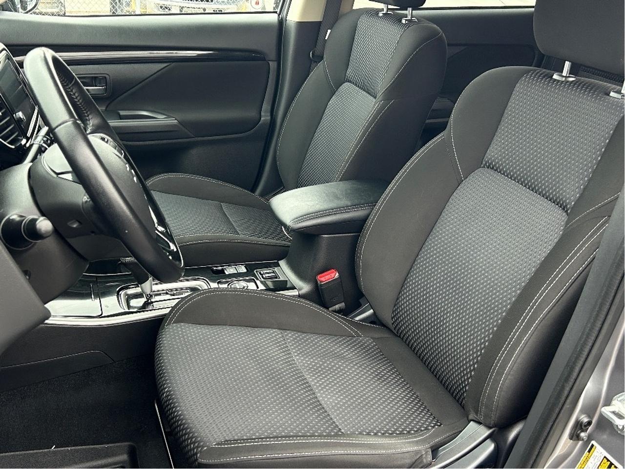 2019 Mitsubishi Outlander ES AWD CALL BELLEVILLE 613-961-8848 Photo