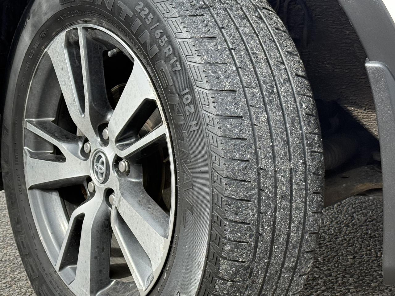 2018 Toyota RAV4 LE l 2.5i l FWD l 22 Toyota Service Records l 4Cyl Photo