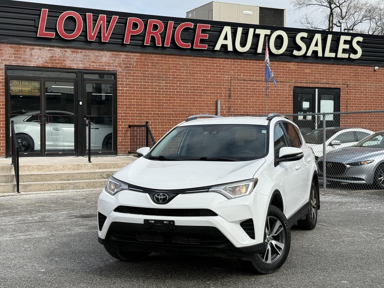 2018 Toyota RAV4 LE l 2.5i l FWD l 22 Toyota Service Records l 4Cyl Photo