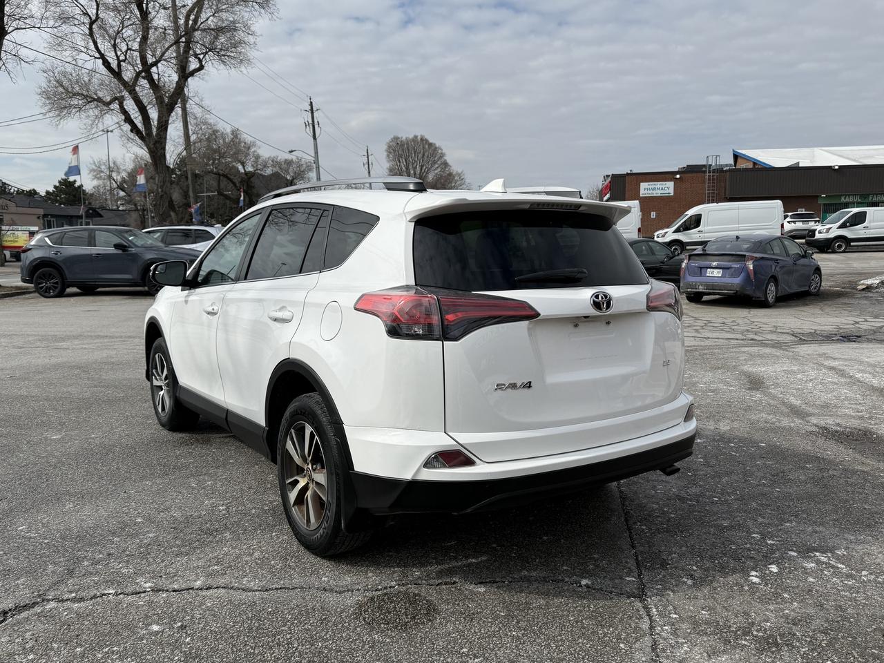 2018 Toyota RAV4 LE l 2.5i l FWD l 22 Toyota Service Records l 4Cyl Photo