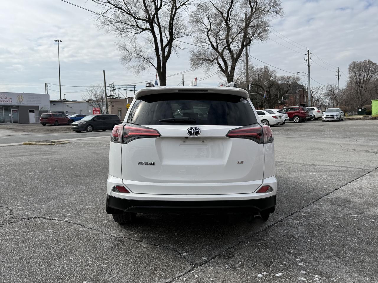 2018 Toyota RAV4 LE l 2.5i l FWD l 22 Toyota Service Records l 4Cyl Photo