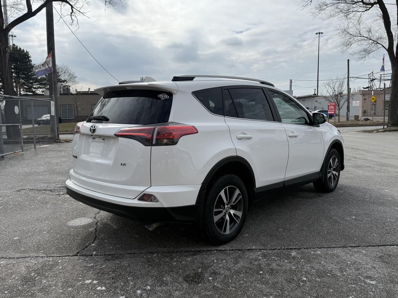 2018 Toyota RAV4 LE l 2.5i l FWD l 22 Toyota Service Records l 4Cyl Photo