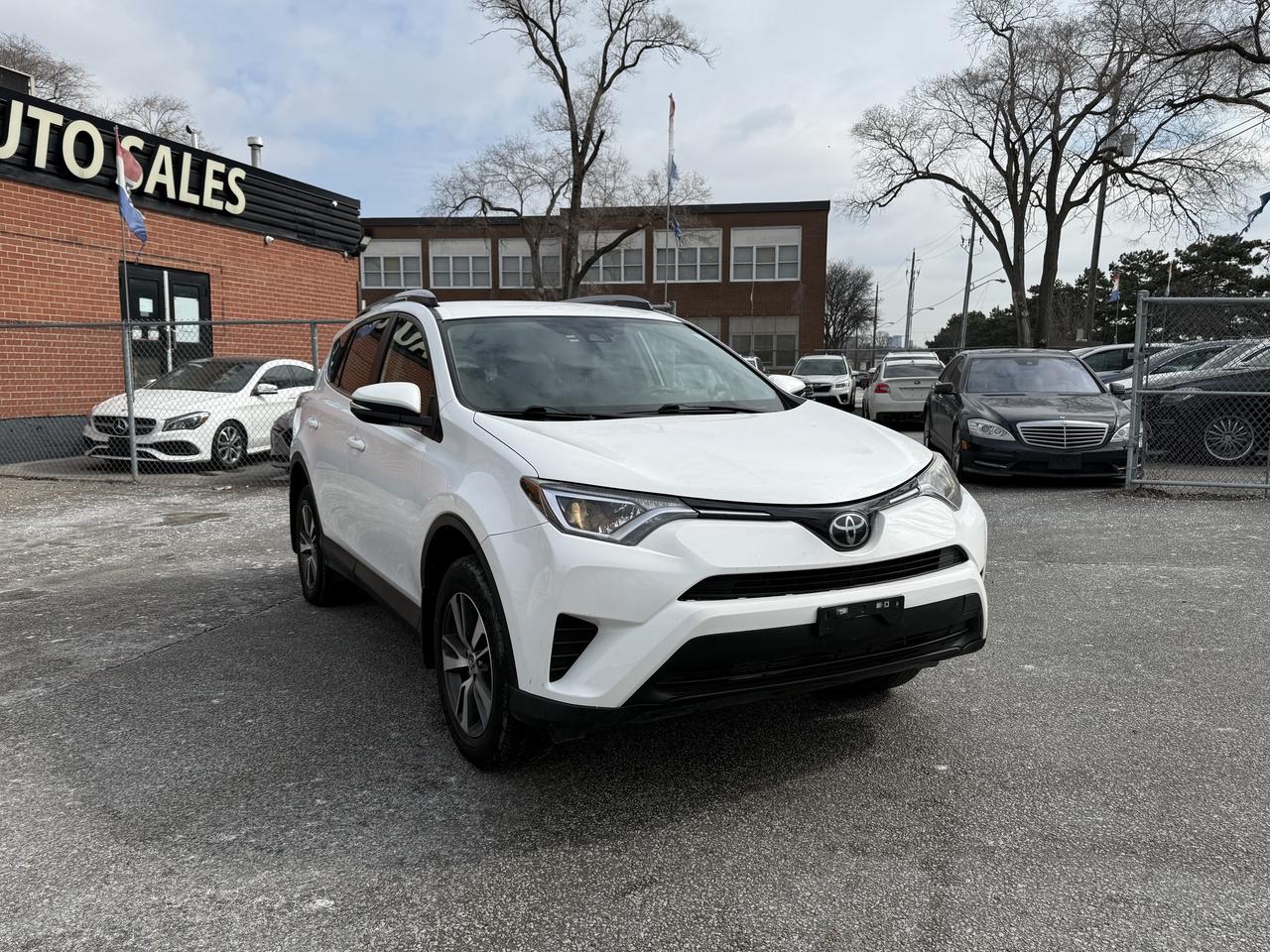 2018 Toyota RAV4 LE l 2.5i l FWD l 22 Toyota Service Records l 4Cyl Photo