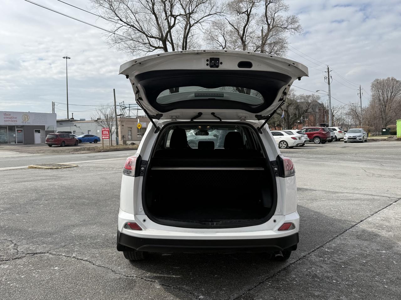 2018 Toyota RAV4 LE l 2.5i l FWD l 22 Toyota Service Records l 4Cyl Photo