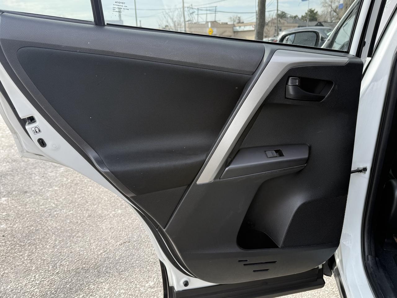 2018 Toyota RAV4 LE l 2.5i l FWD l 22 Toyota Service Records l 4Cyl Photo