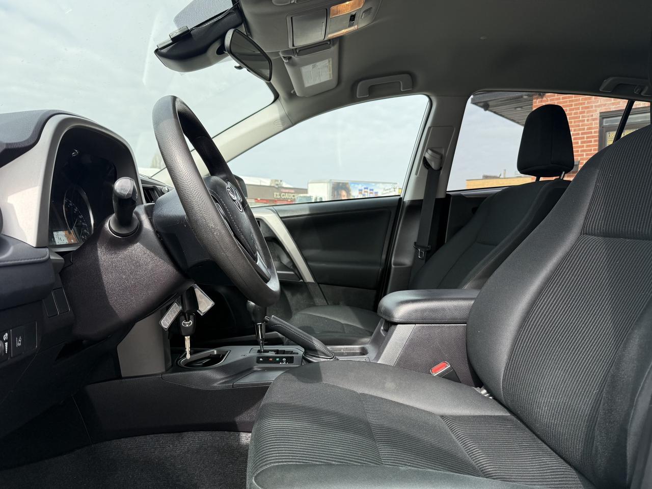 2018 Toyota RAV4 LE l 2.5i l FWD l 22 Toyota Service Records l 4Cyl Photo