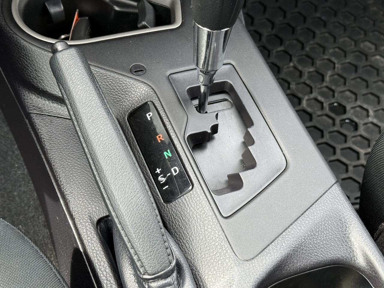 2018 Toyota RAV4 LE l 2.5i l FWD l 22 Toyota Service Records l 4Cyl Photo