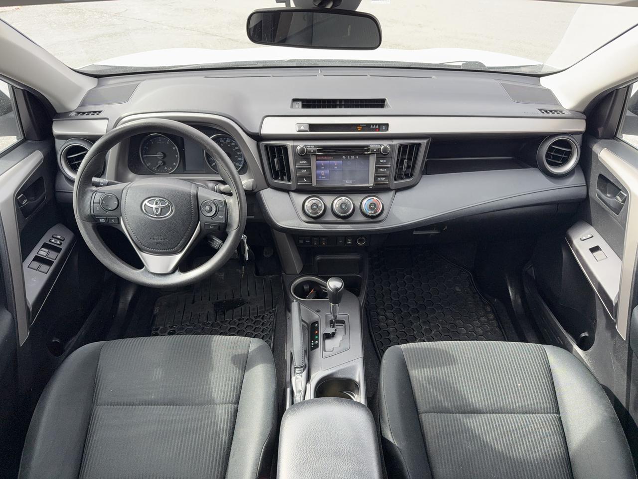 2018 Toyota RAV4 LE l 2.5i l FWD l 22 Toyota Service Records l 4Cyl Photo