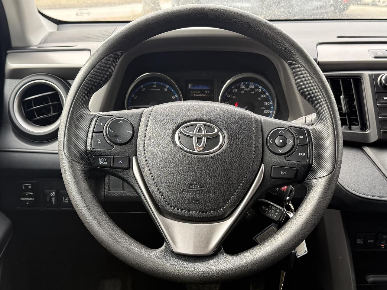 2018 Toyota RAV4 LE l 2.5i l FWD l 22 Toyota Service Records l 4Cyl Photo