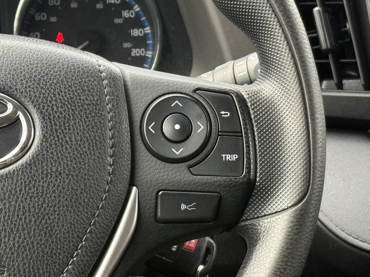 2018 Toyota RAV4 LE l 2.5i l FWD l 22 Toyota Service Records l 4Cyl Photo