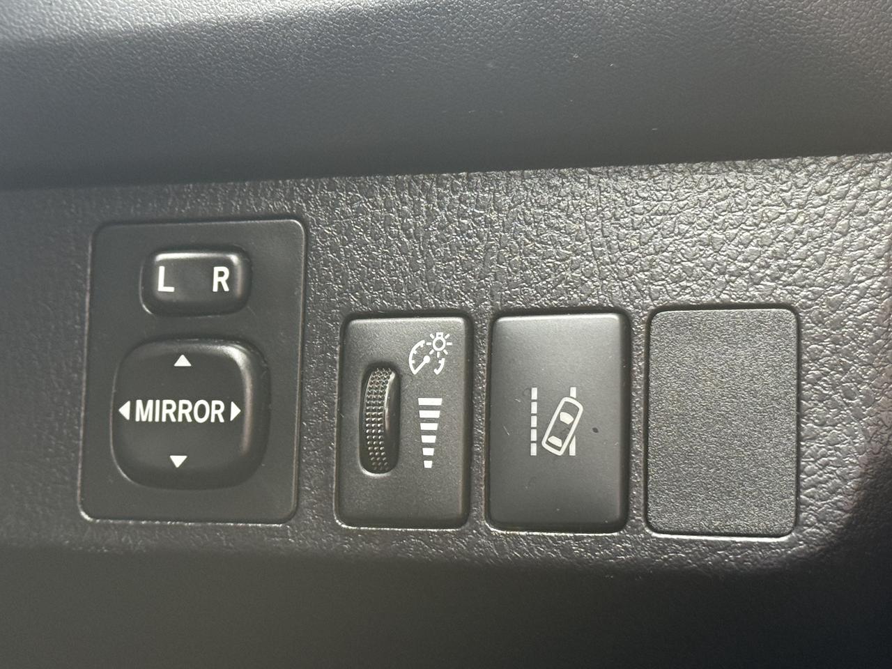 2018 Toyota RAV4 LE l 2.5i l FWD l 22 Toyota Service Records l 4Cyl Photo