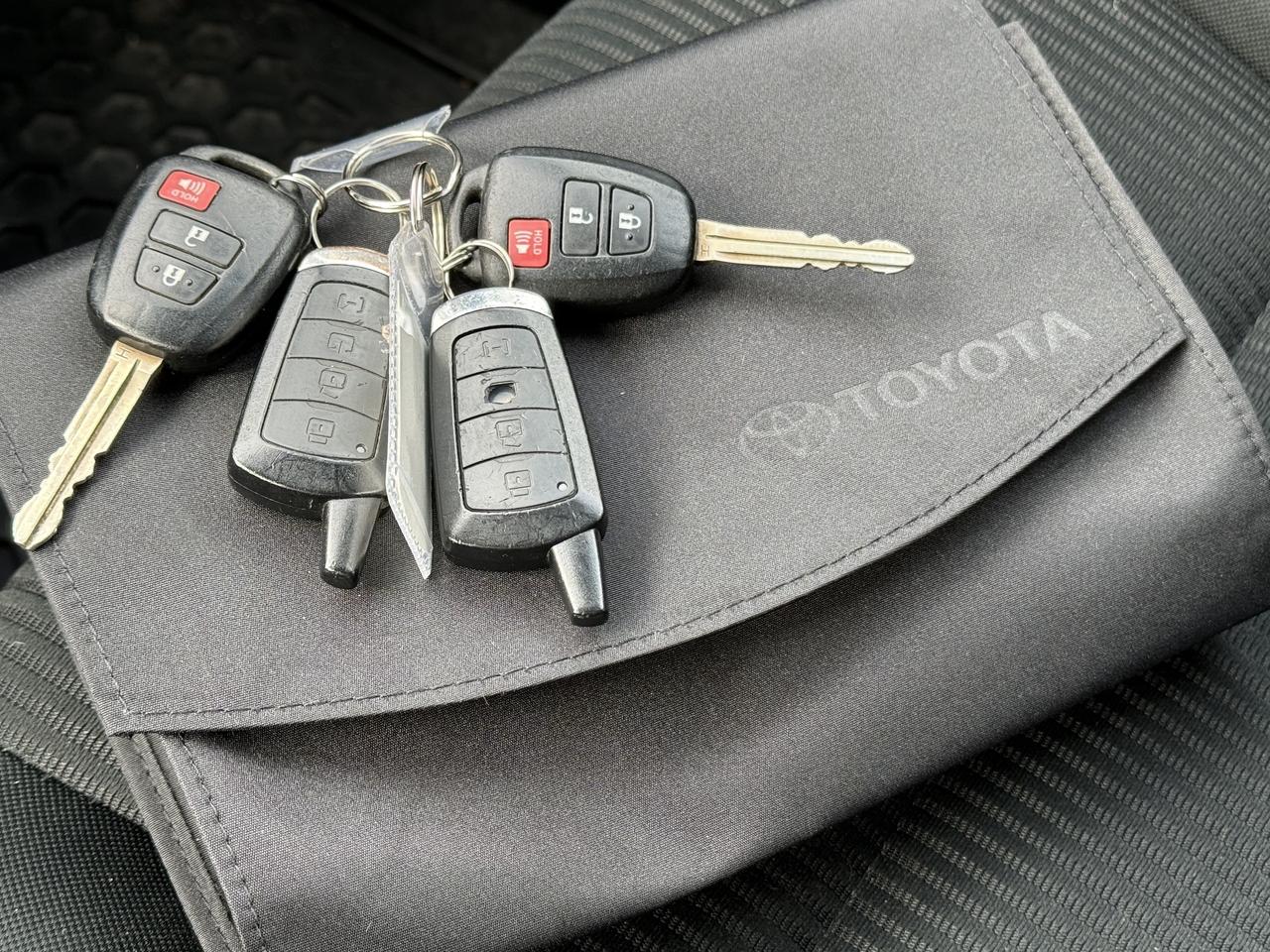 2018 Toyota RAV4 LE l 2.5i l FWD l 22 Toyota Service Records l 4Cyl Photo