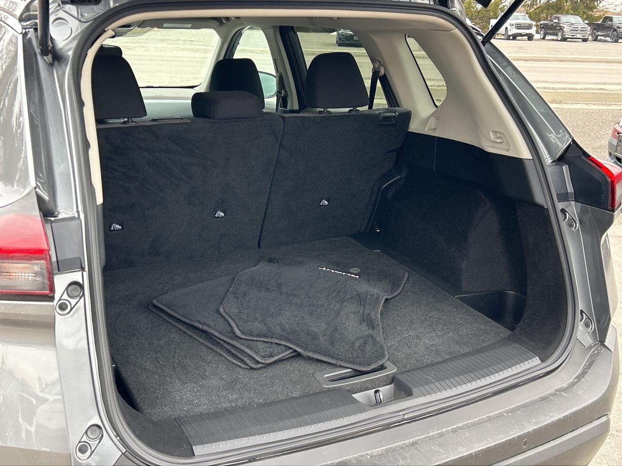 2021 Nissan Rogue S  AWD CALL NAPANEE 613-354-2100 Photo