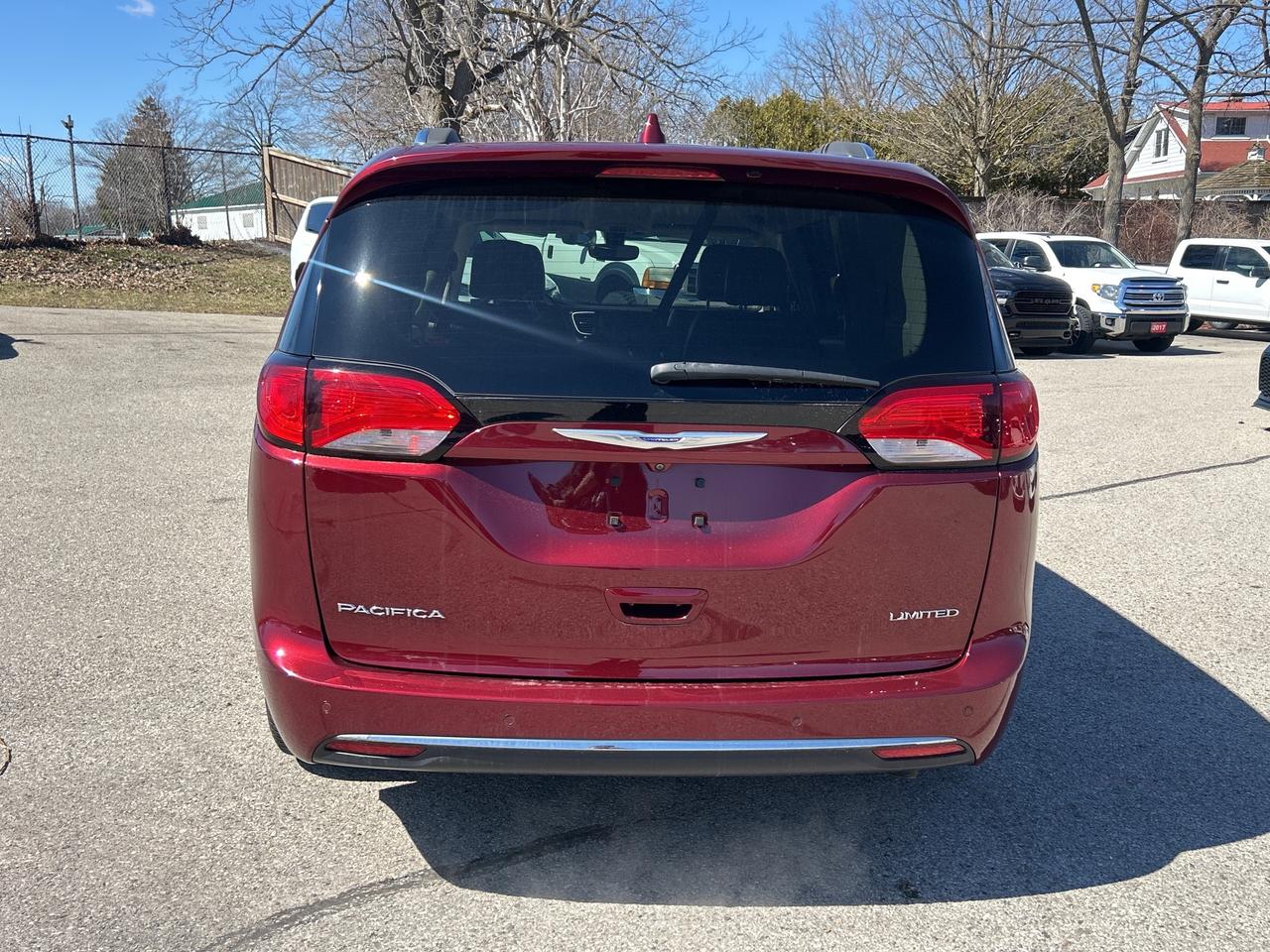 2020 Chrysler Pacifica 8 PASSENGER, LIMITED! POWER SLIDING DOORS! Photo