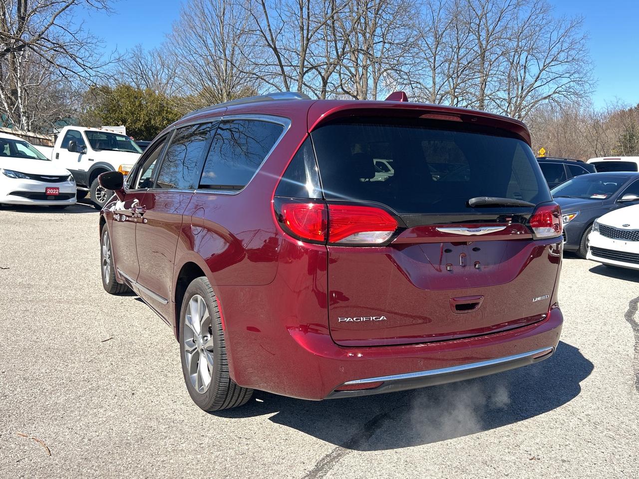 2020 Chrysler Pacifica 8 PASSENGER, LIMITED! POWER SLIDING DOORS! Photo