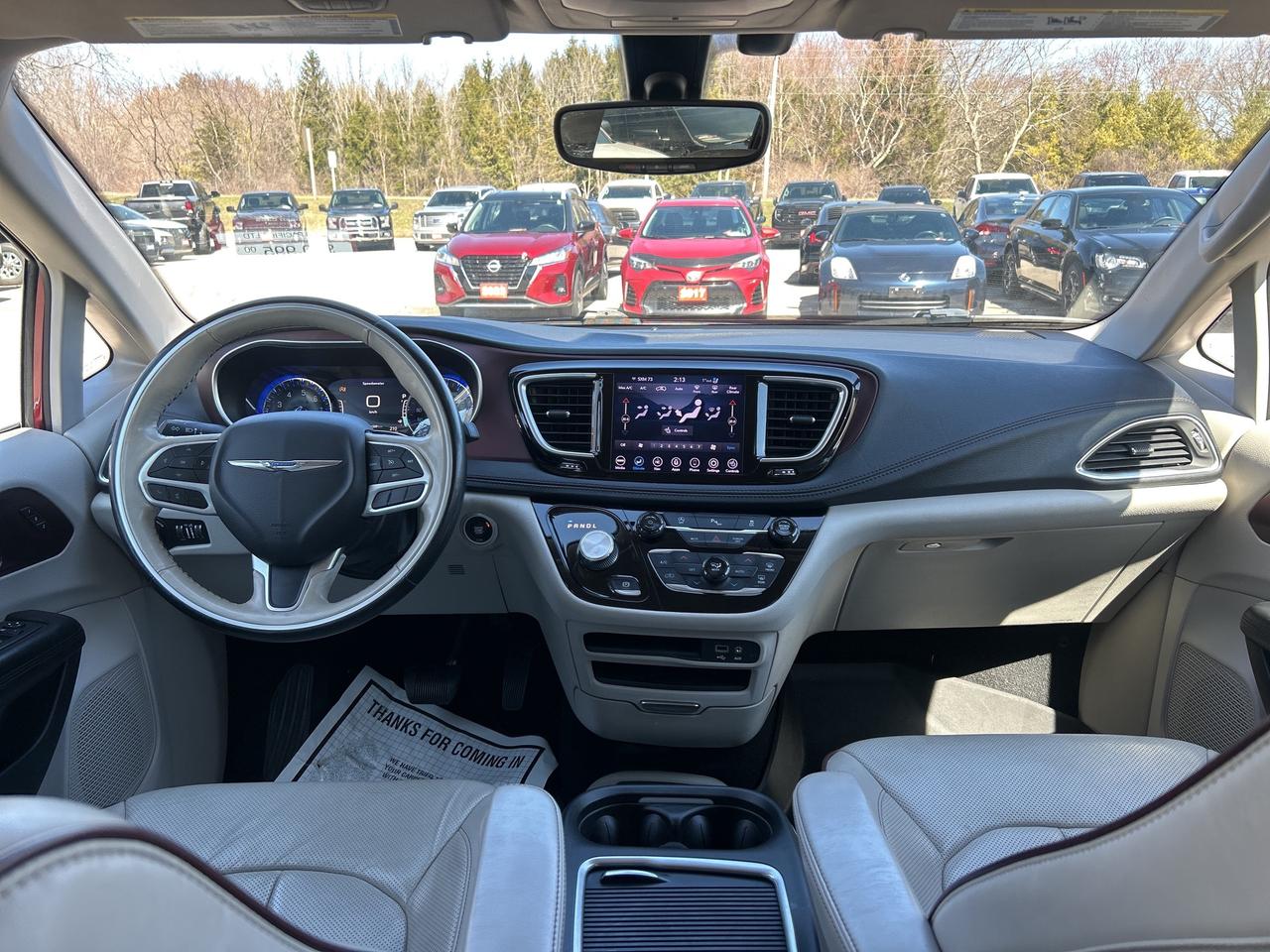 2020 Chrysler Pacifica 8 PASSENGER, LIMITED! POWER SLIDING DOORS! Photo