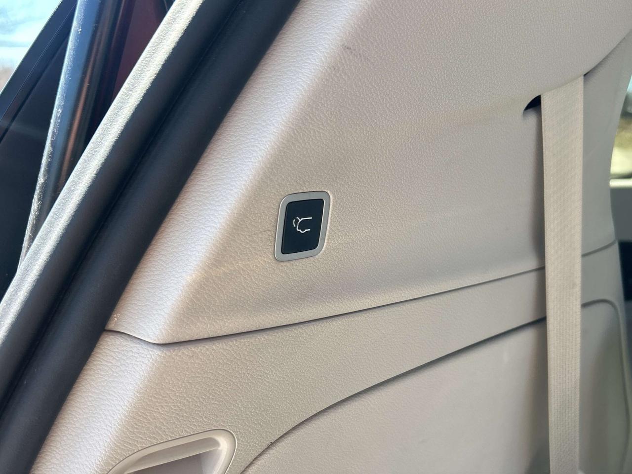 2020 Chrysler Pacifica 8 PASSENGER, LIMITED! POWER SLIDING DOORS! Photo