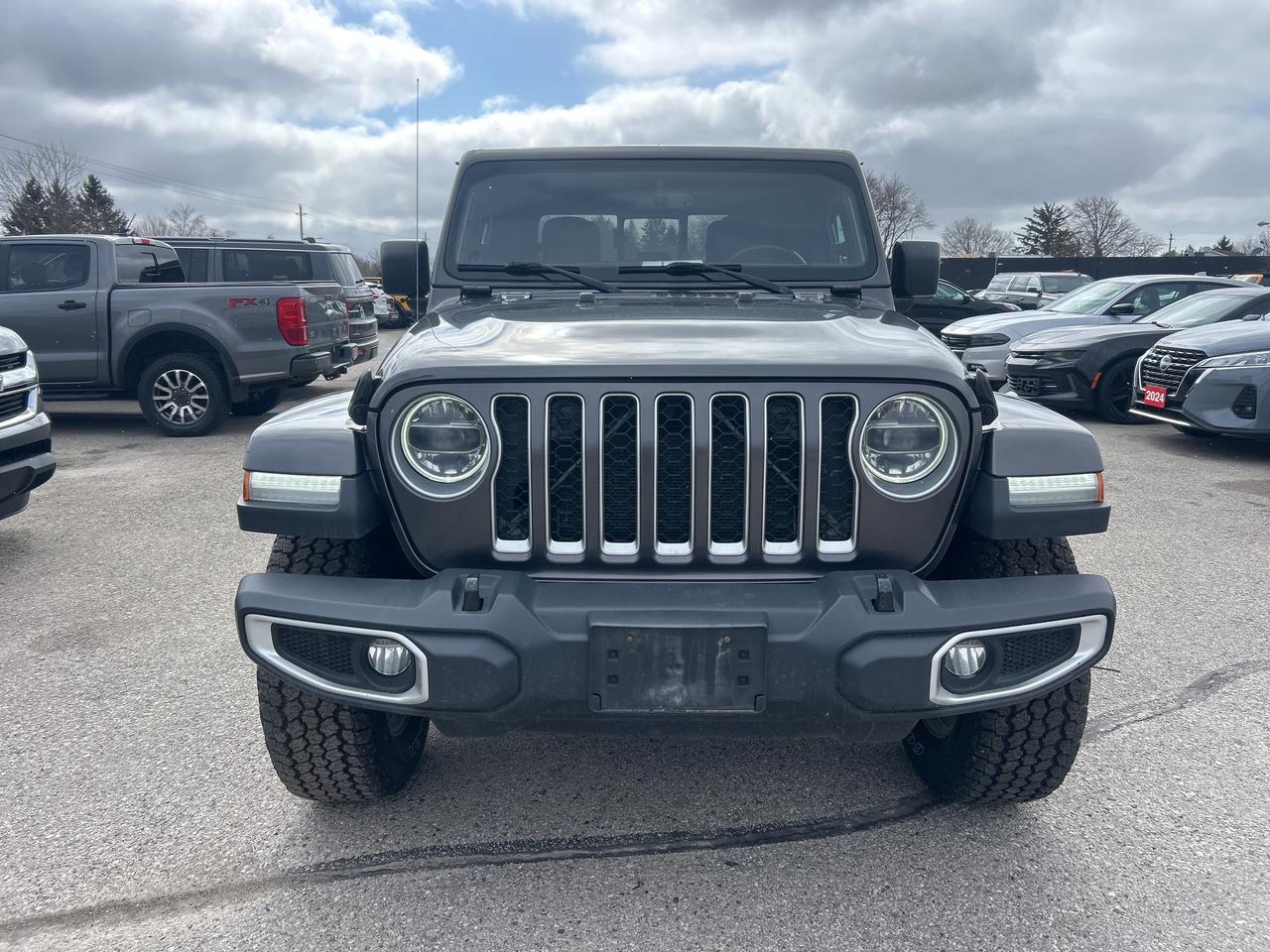 2020 Jeep Gladiator OVERLAND, CLEAN CARFAX, HEATED LEATHER, NAV! Photo