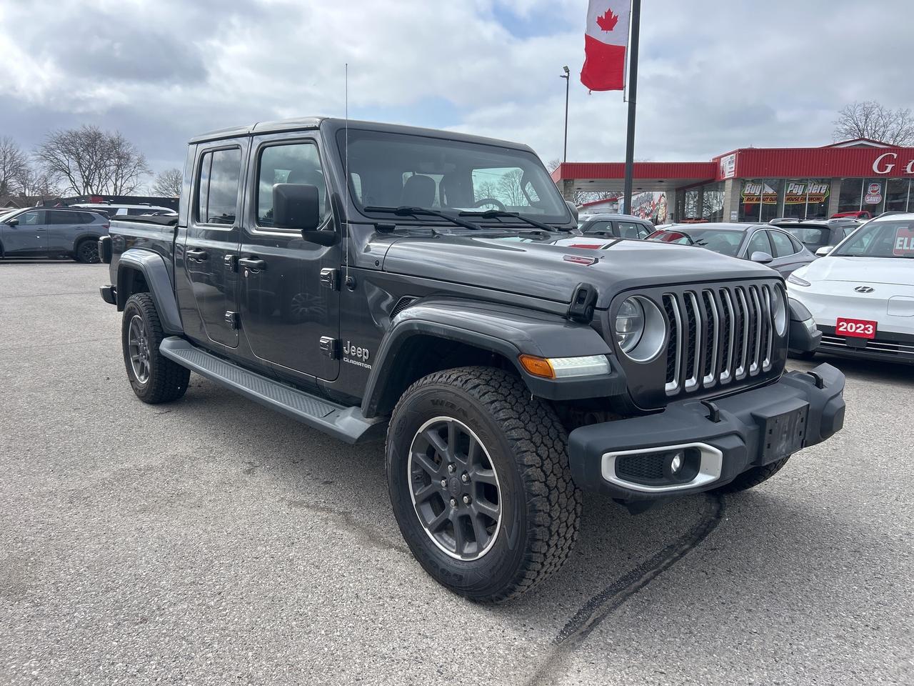 2020 Jeep Gladiator OVERLAND, CLEAN CARFAX, HEATED LEATHER, NAV! Photo