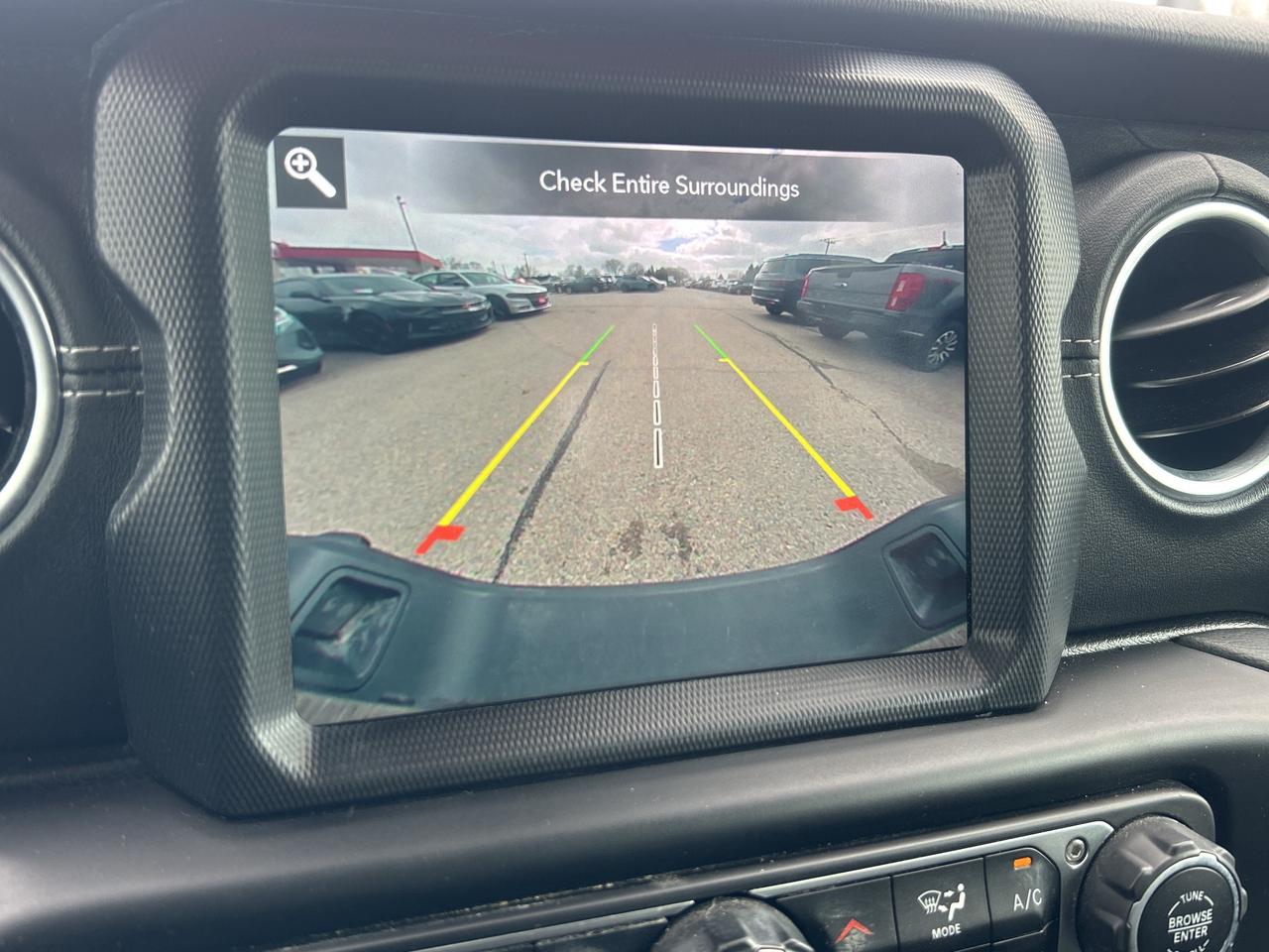 2020 Jeep Gladiator OVERLAND, CLEAN CARFAX, HEATED LEATHER, NAV! Photo