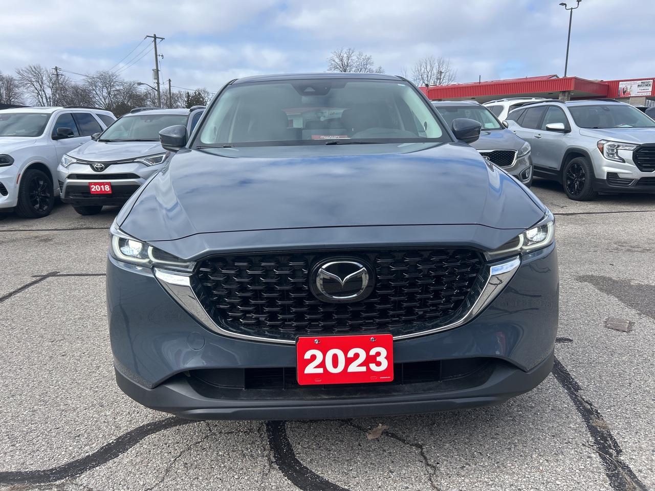 2023 Mazda CX-5 PREMIUM, AWD, HEATED/ COOLED LEATHER, BACK UP CAM! Photo