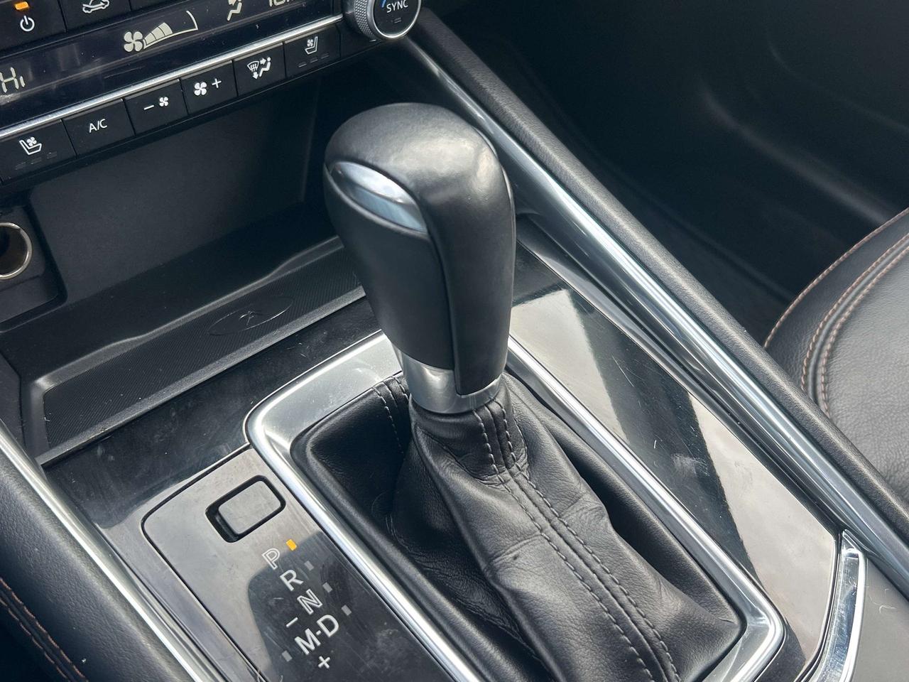 2023 Mazda CX-5 PREMIUM, AWD, HEATED/ COOLED LEATHER, BACK UP CAM! Photo