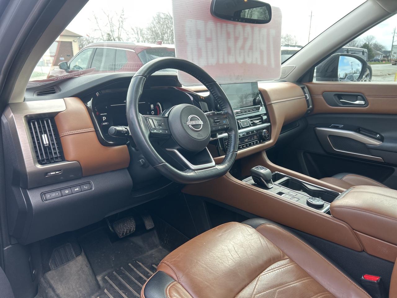2022 Nissan Pathfinder PLATINUM, AWD, CLEAN CARFAX, 7 PASS, REMOTE START! Photo